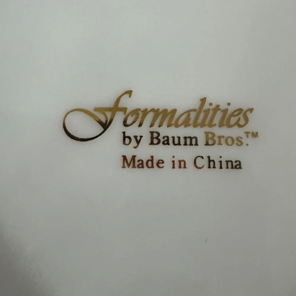 Vintage Formalities by Baum Bros. with a basket weave lattice 7 3/4”